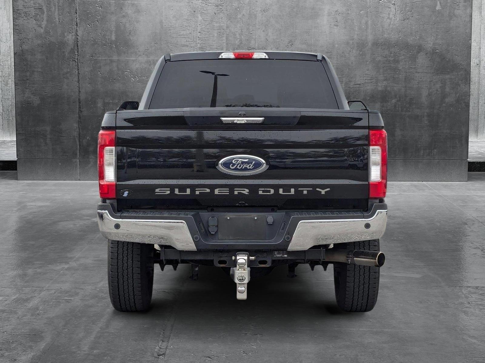 2018 Ford Super Duty F-250 SRW Vehicle Photo in St. Petersburg, FL 33713