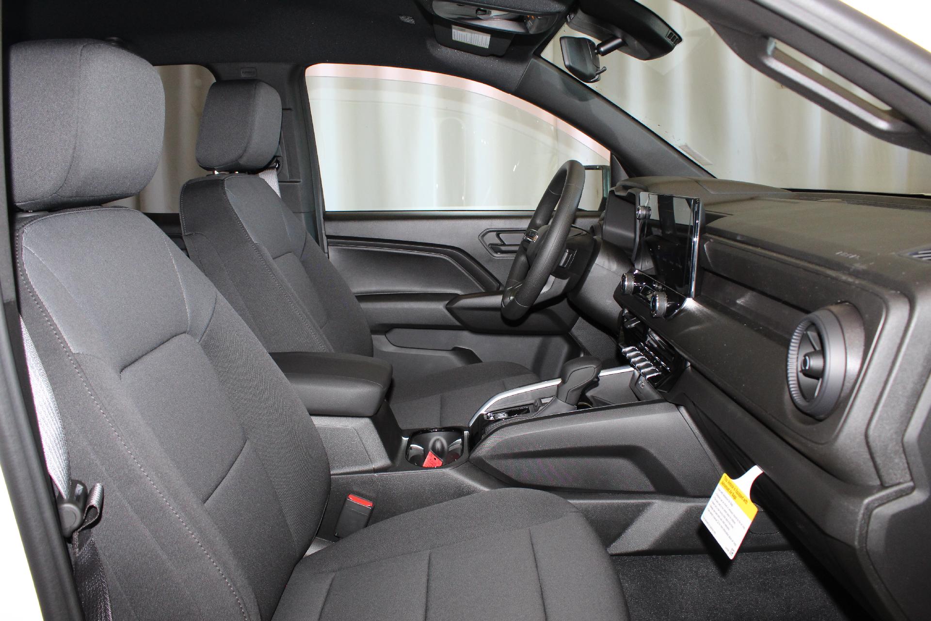 2025 Chevrolet Colorado Vehicle Photo in NORTHAMPTON, MA 01060-1120
