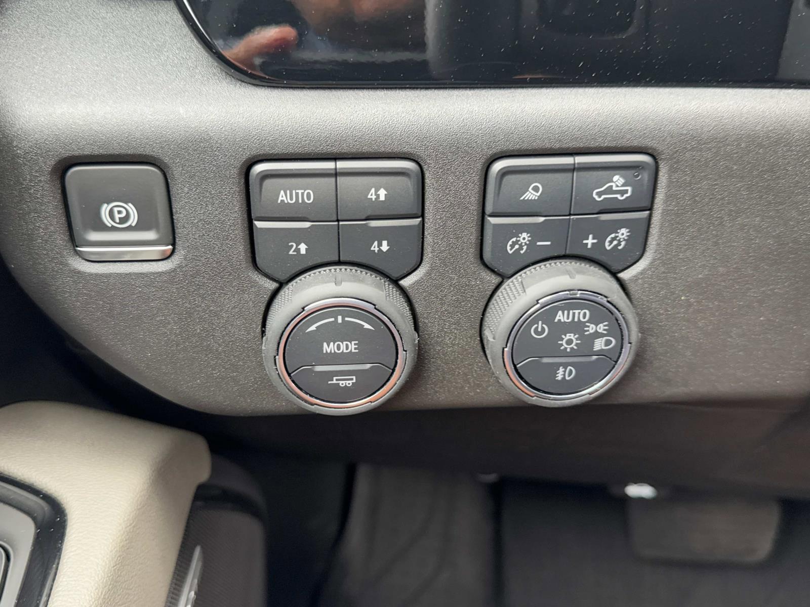 2025 Chevrolet Silverado 2500 HD Vehicle Photo in LOS ANGELES, CA 90007-3794