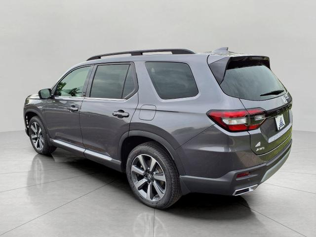 2025 Honda Pilot Vehicle Photo in Oshkosh, WI 54904