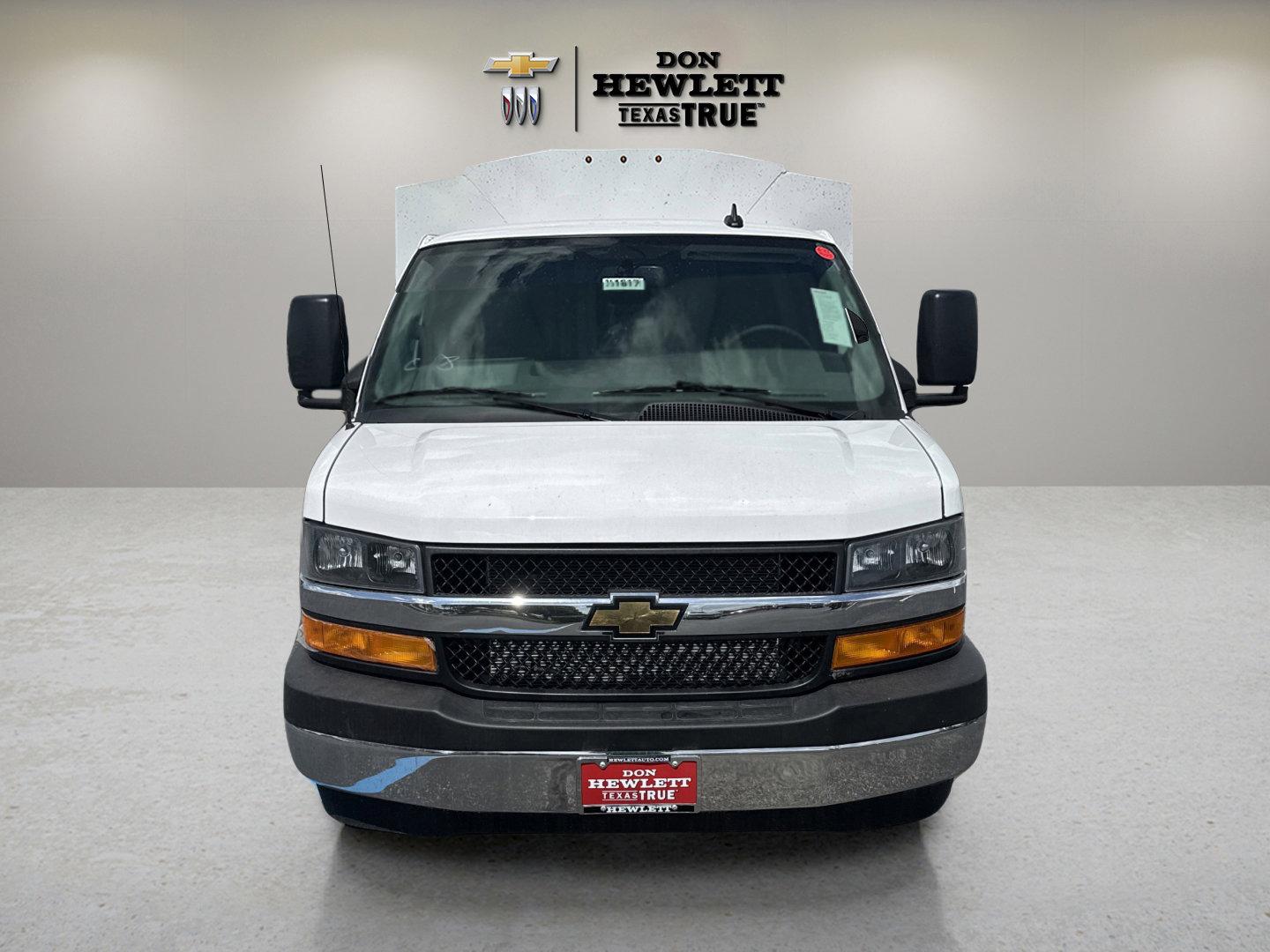2025 Chevrolet Express Cutaway 3500 Vehicle Photo in GEORGETOWN, TX 78626-7508