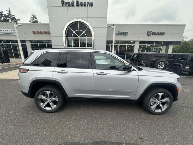 2025 Jeep Grand Cherokee Vehicle Photo in Doylsetown, PA 18901