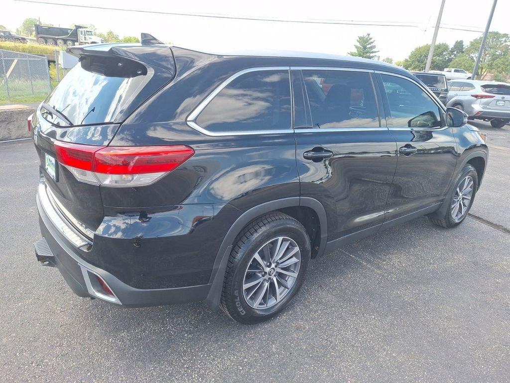 2019 Toyota Highlander Vehicle Photo in Marion, IA 52302