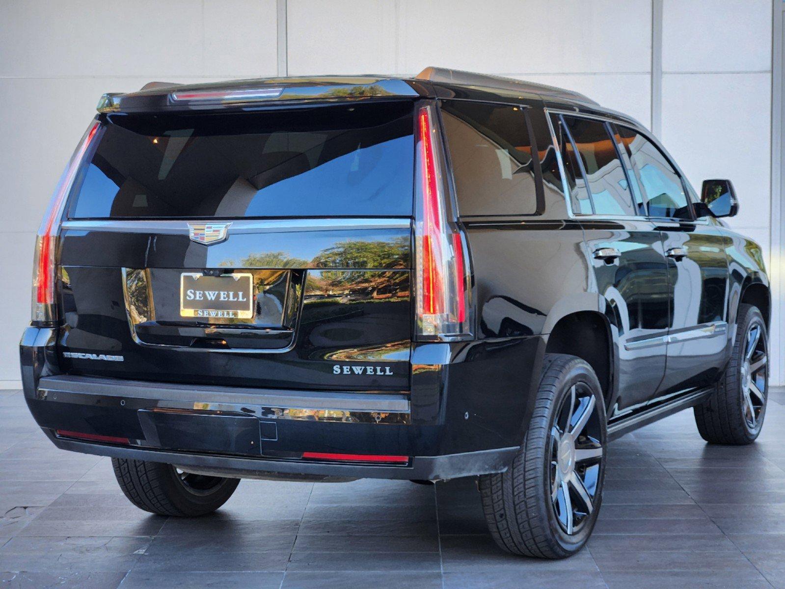 2017 Cadillac Escalade Vehicle Photo in HOUSTON, TX 77079-1502