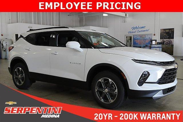 2025 Chevrolet Blazer Vehicle Photo in MEDINA, OH 44256-9001