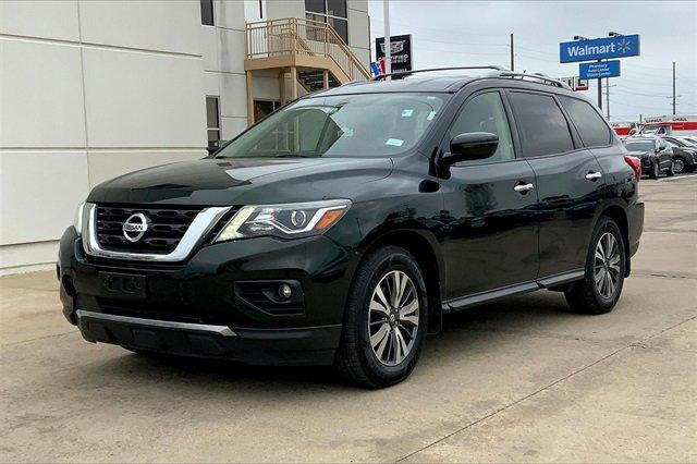 2018 Nissan Pathfinder Vehicle Photo in TOPEKA, KS 66609-0000