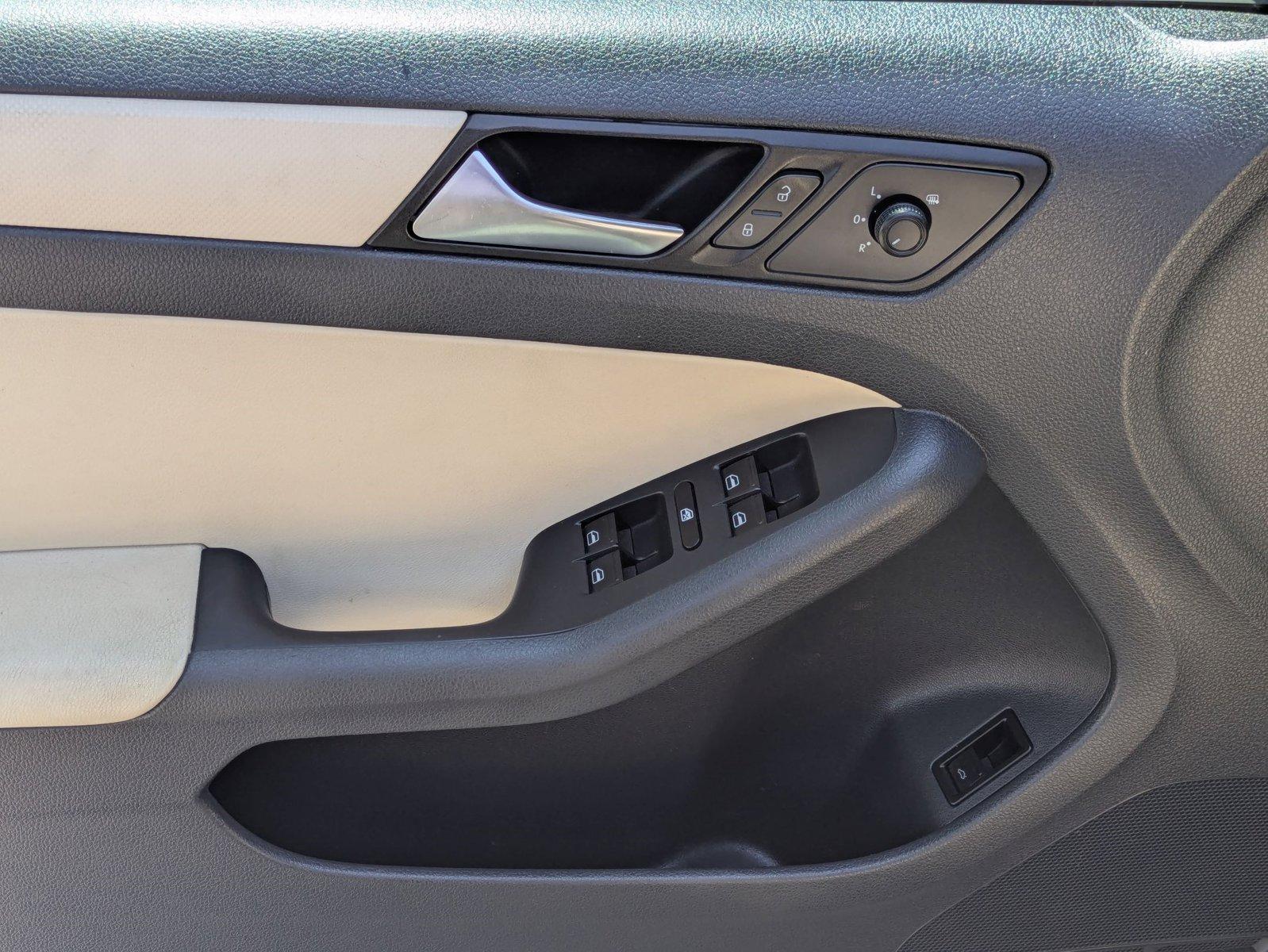 2012 Volkswagen Jetta Sedan Vehicle Photo in GREENACRES, FL 33463-3207
