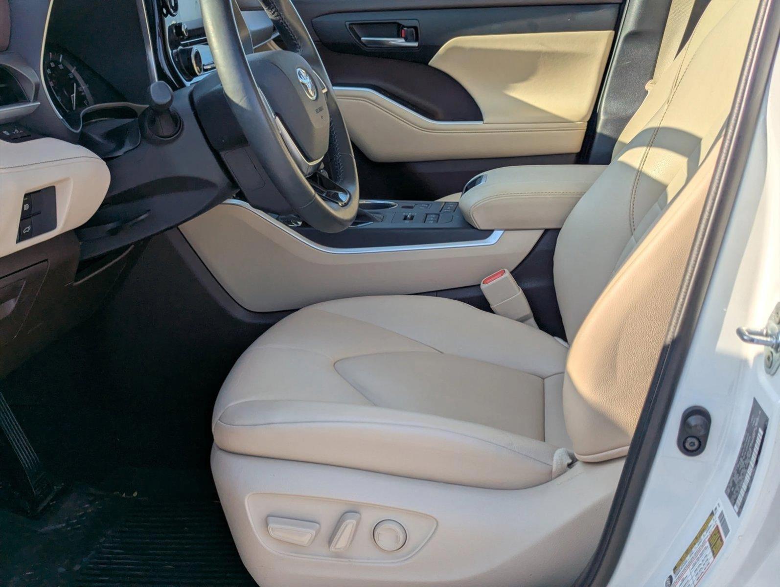 2021 Toyota Highlander Vehicle Photo in Ft. Myers, FL 33907