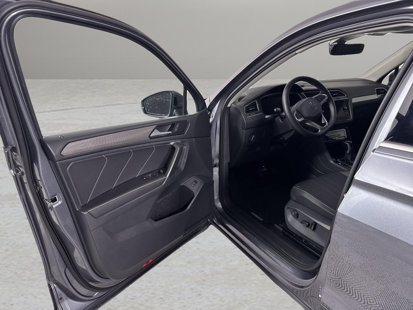 2024 Volkswagen Tiguan Vehicle Photo in Georgetown, TX 78626