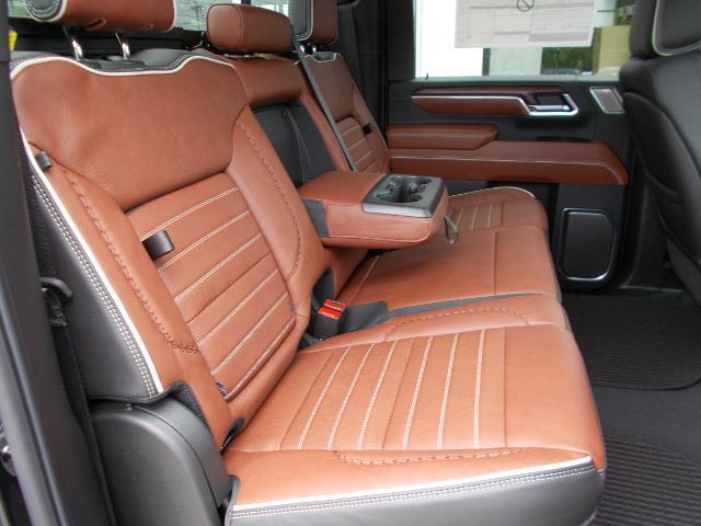 2025 GMC Sierra 2500 HD Vehicle Photo in LOWELL, MA 01852-4336