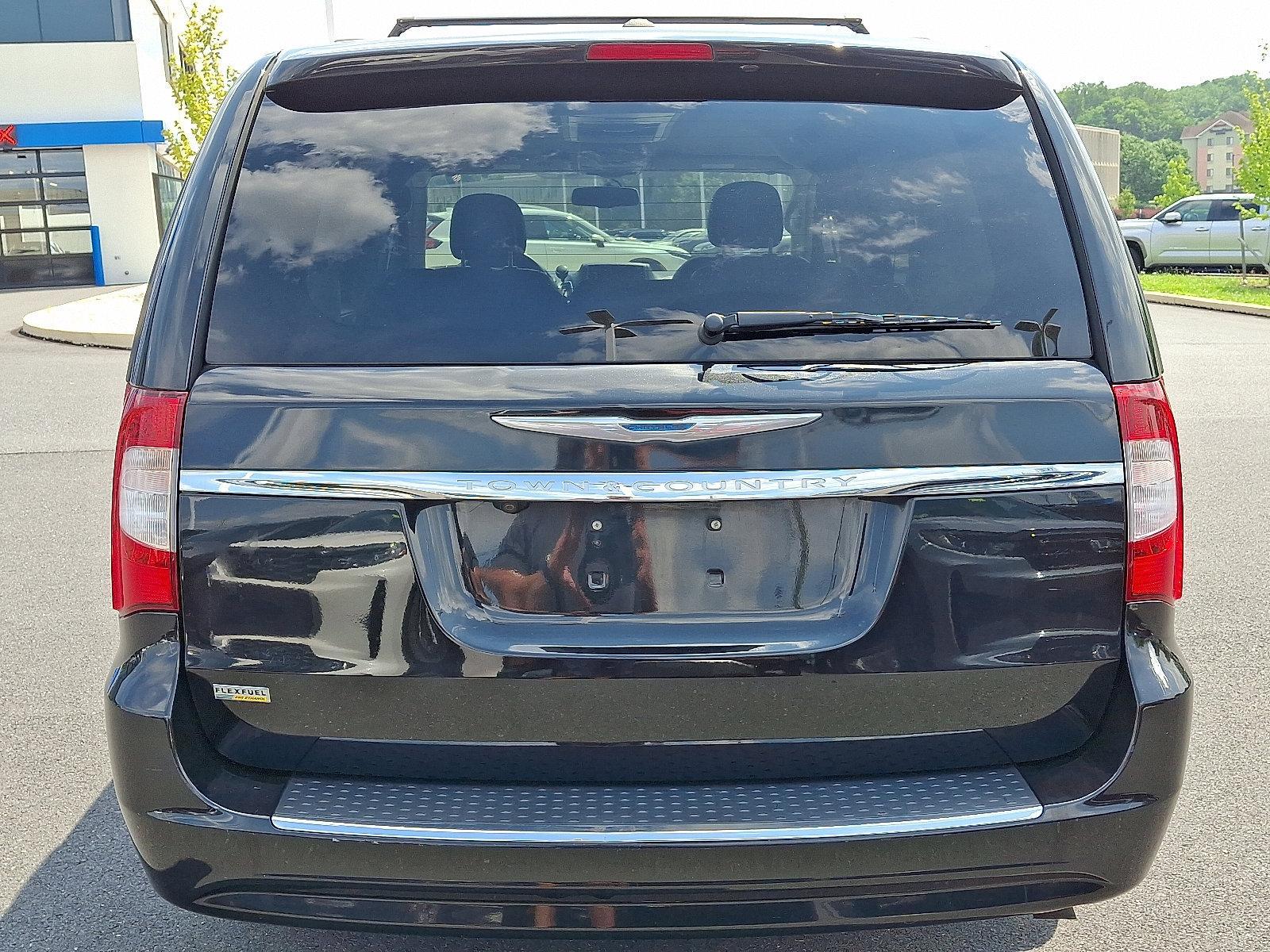 2016 Chrysler Town & Country Vehicle Photo in Harrisburg, PA 17111