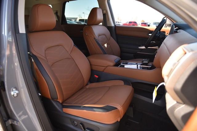 2025 Nissan Pathfinder Vehicle Photo in Ballwin, MO 63011
