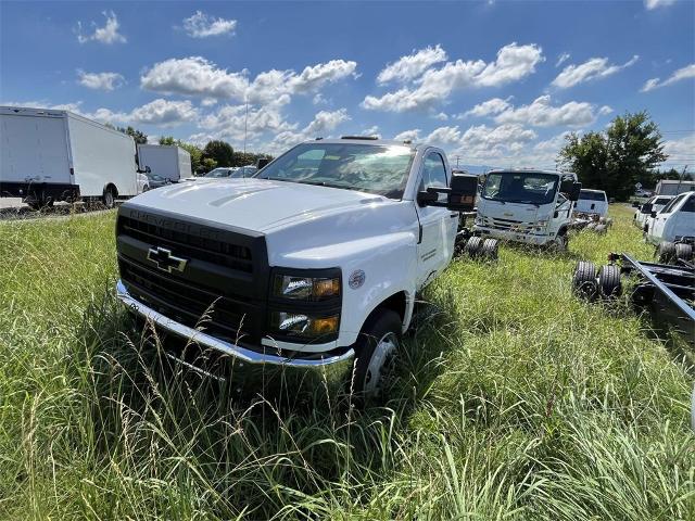 2023 Chevrolet Silverado 5500 HD Vehicle Photo in ALCOA, TN 37701-3235