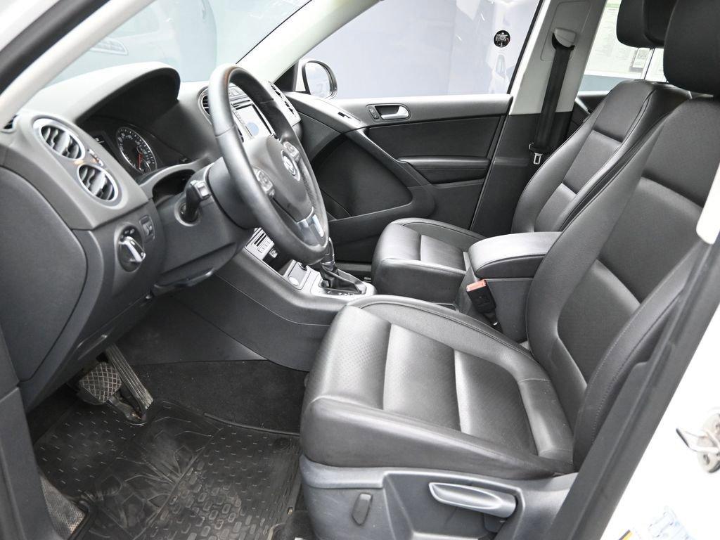 2017 Volkswagen Tiguan Vehicle Photo in Marion, IA 52302