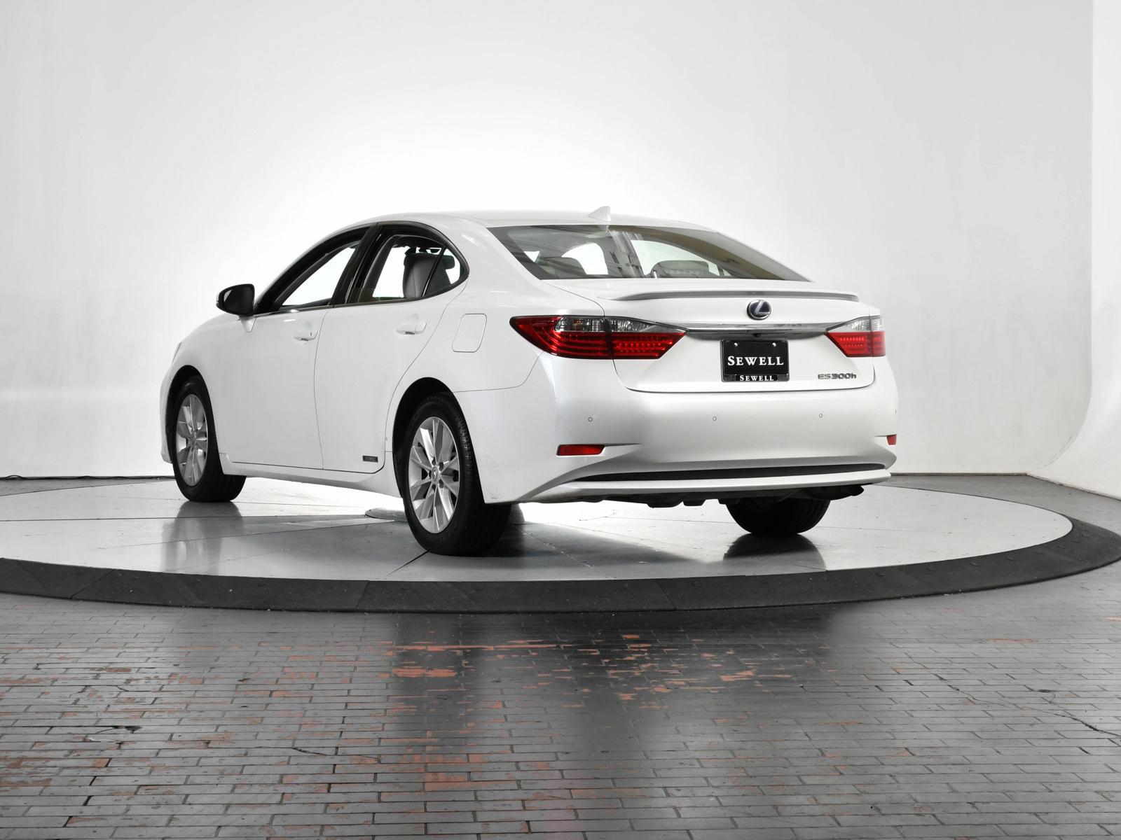 2015 Lexus ES 300h Vehicle Photo in DALLAS, TX 75235