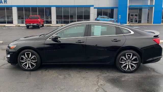 2024 Chevrolet Malibu Vehicle Photo in MOON TOWNSHIP, PA 15108-2571