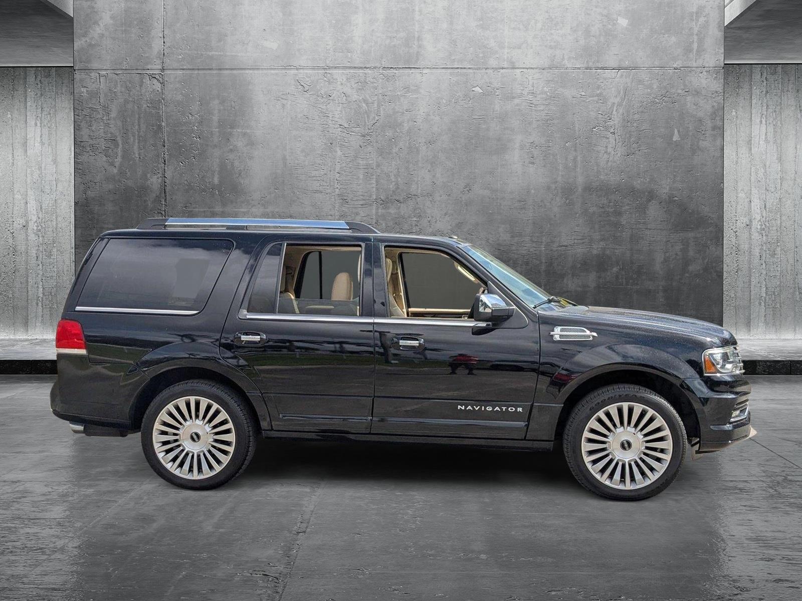 2017 Lincoln Navigator Vehicle Photo in PEMBROKE PINES, FL 33024-6534