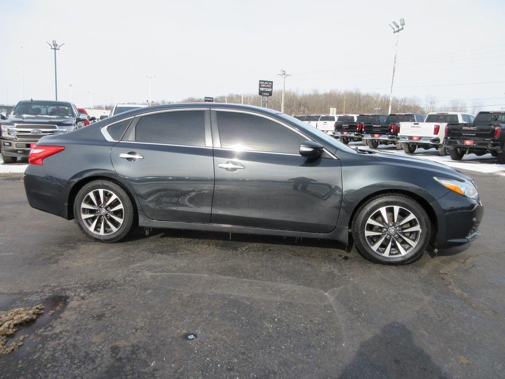 Used 2016 Nissan Altima SV with VIN 1N4AL3AP6GC278859 for sale in Collinsville, IL