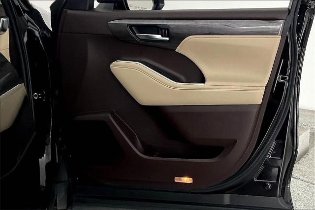 2022 Toyota Highlander Vehicle Photo in Grapevine, TX 76051