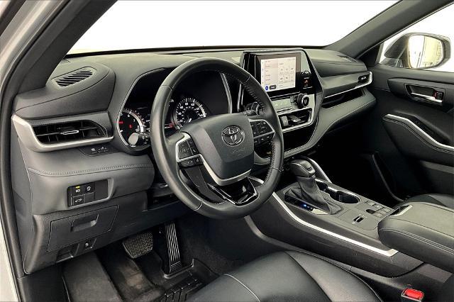 2024 Toyota Highlander Vehicle Photo in Grapevine, TX 76051