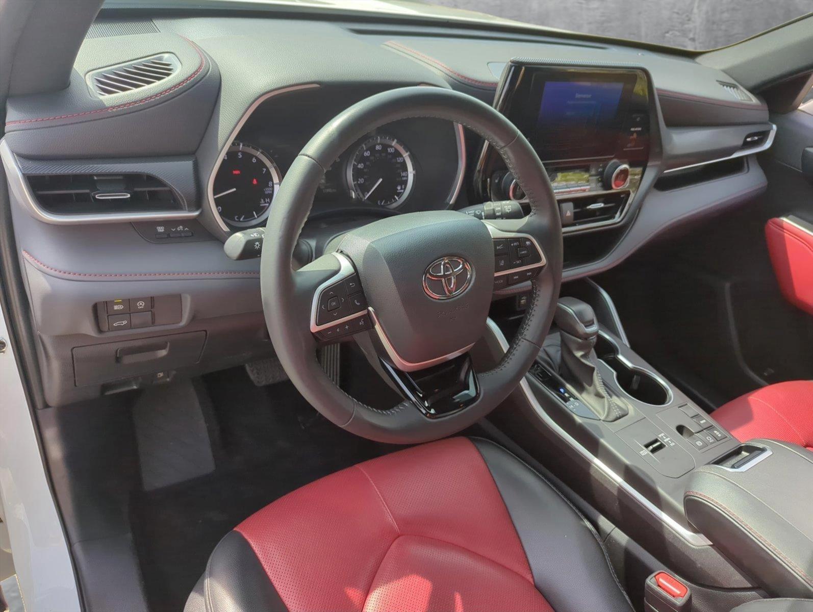 2024 Toyota Highlander Vehicle Photo in Ft. Myers, FL 33907