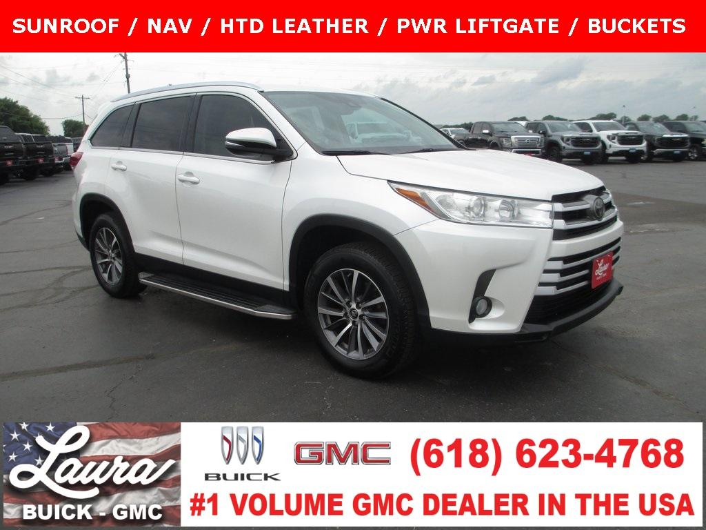 2019 Toyota Highlander Vehicle Photo in COLLINSVILLE, IL 62234-5820