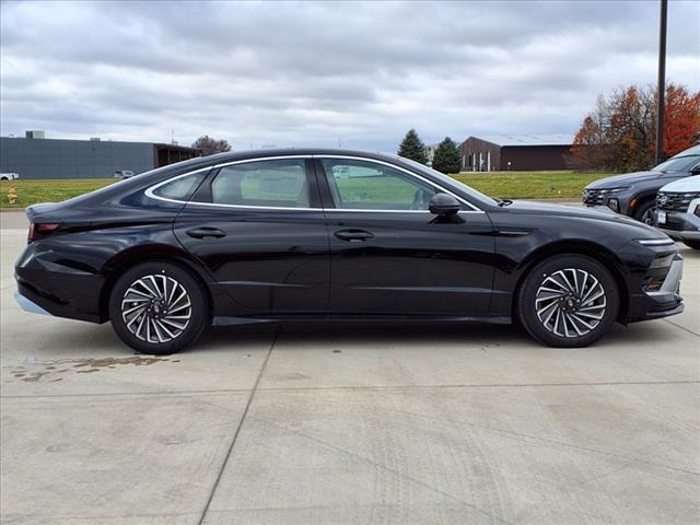 2025 Hyundai SONATA Hybrid Vehicle Photo in Peoria, IL 61615