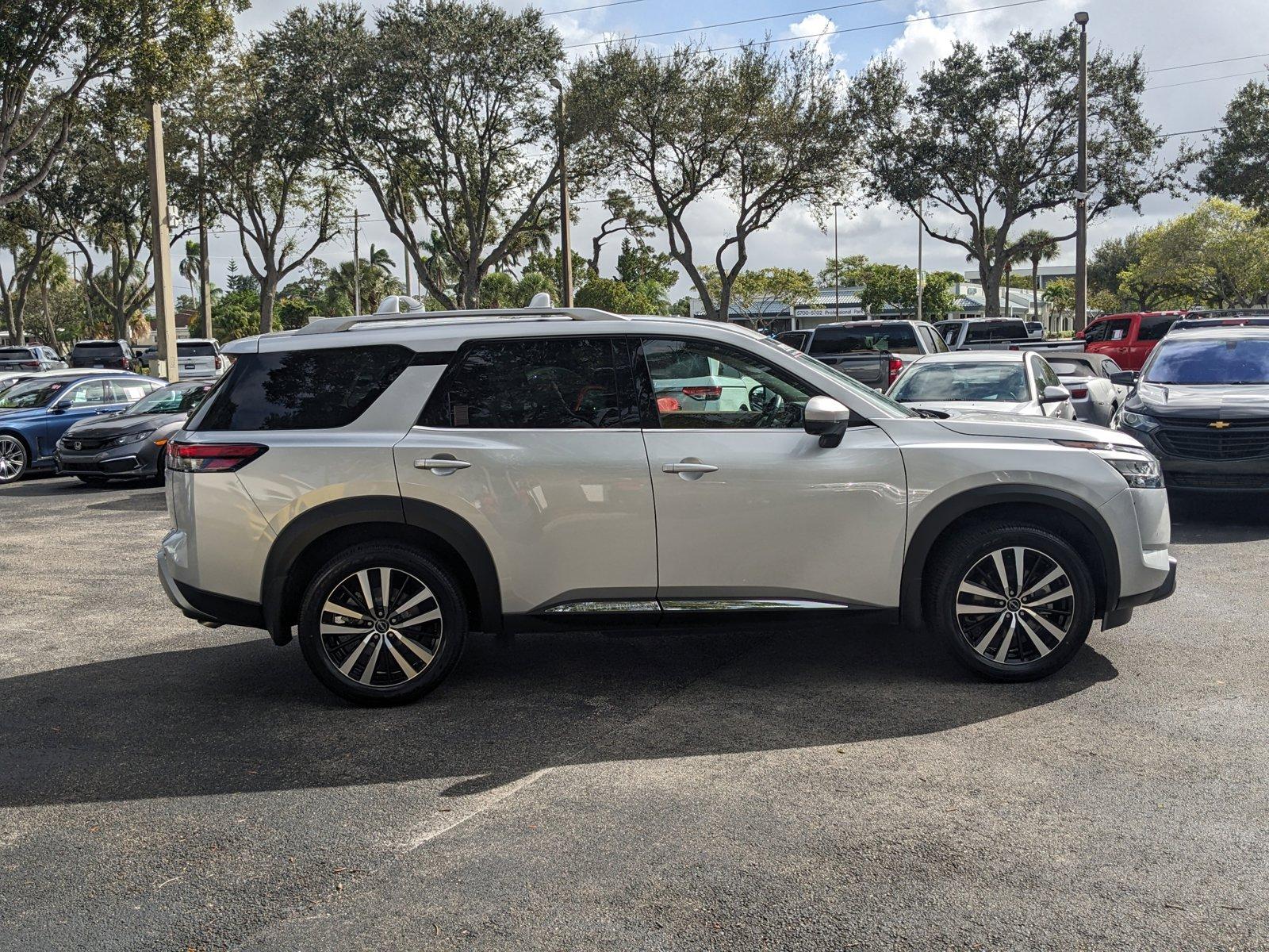 2023 Nissan Pathfinder Vehicle Photo in GREENACRES, FL 33463-3207