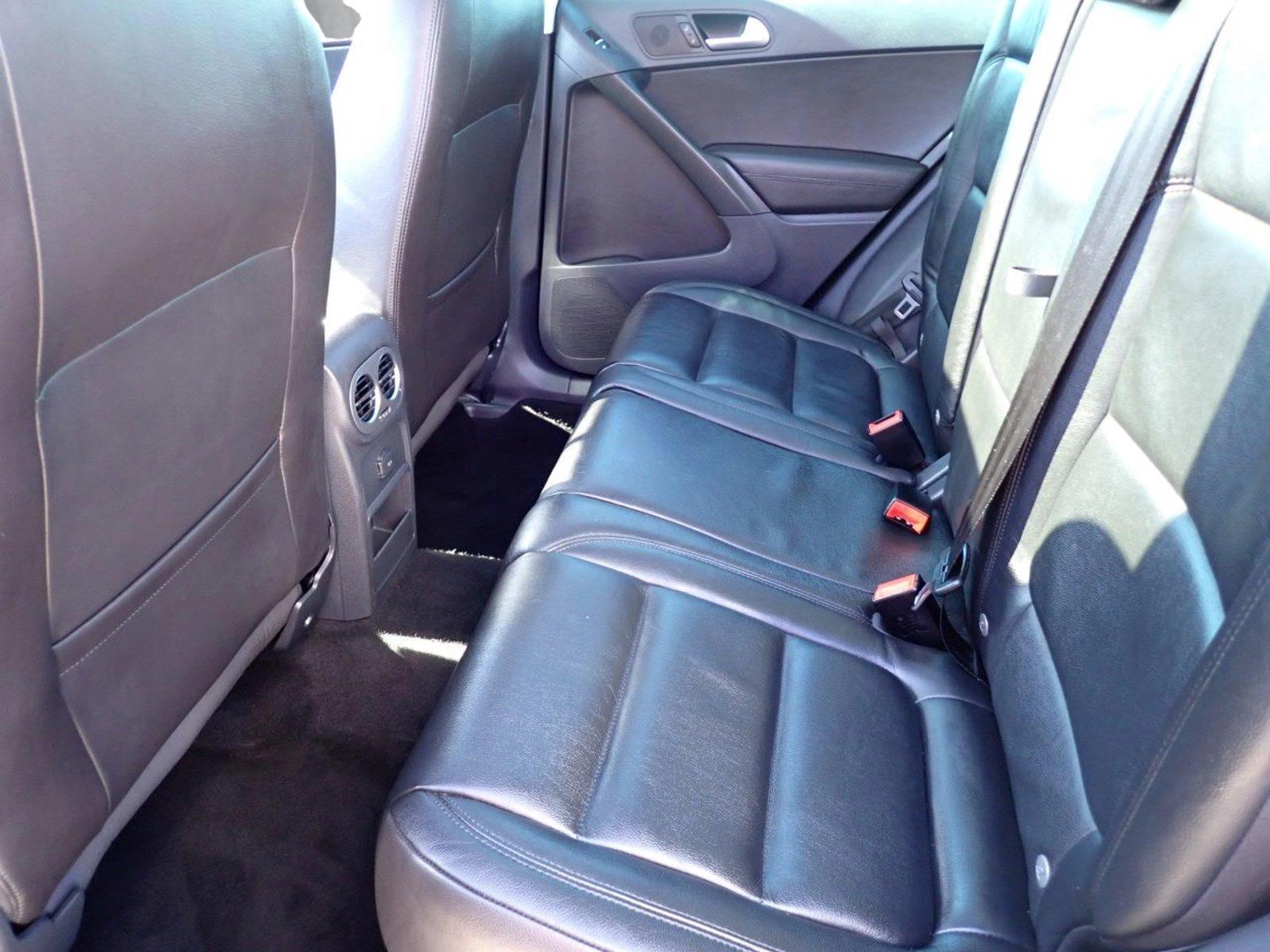2017 Volkswagen Tiguan Vehicle Photo in DENVER, CO 80221-3610