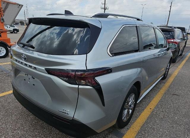 2024 Toyota Sienna Vehicle Photo in Grapevine, TX 76051