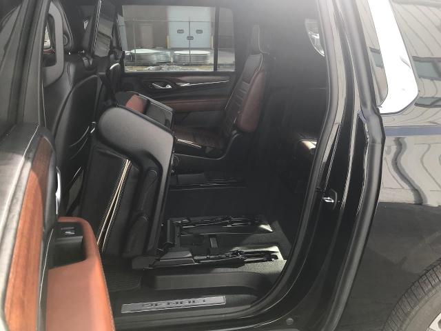 2023 GMC Yukon XL Vehicle Photo in GREEN BAY, WI 54303-3330