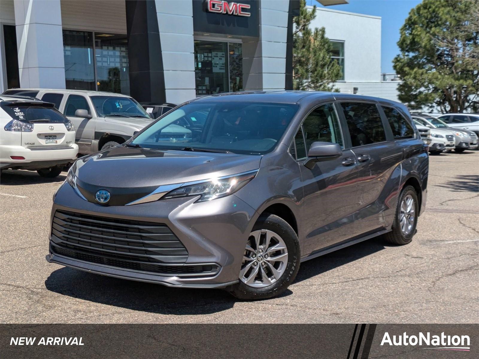 2023 Toyota Sienna Vehicle Photo in GOLDEN, CO 80401-3850