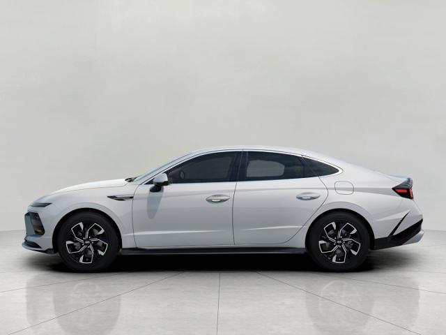 2025 Hyundai SONATA Hybrid Vehicle Photo in Green Bay, WI 54304