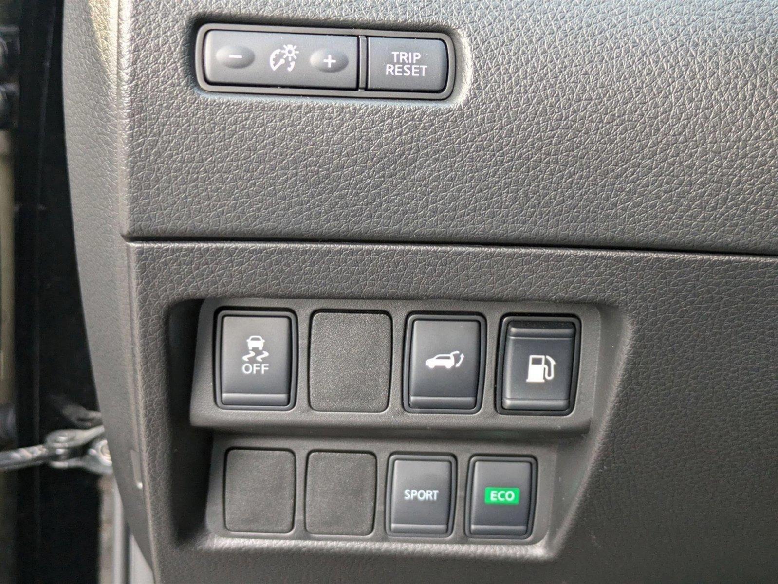 2018 Nissan Rogue Vehicle Photo in Tampa, FL 33614