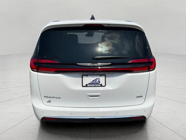 2025 Chrysler Pacifica Vehicle Photo in Kaukauna, WI 54130