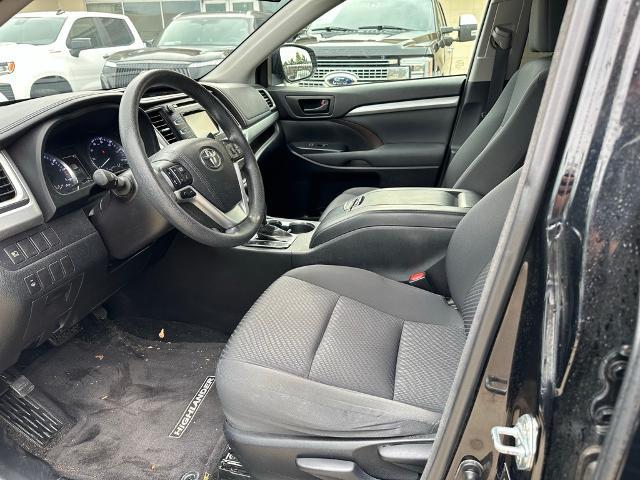 2017 Toyota Highlander Vehicle Photo in Grapevine, TX 76051