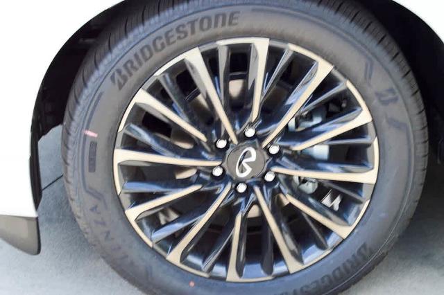 2025 INFINITI QX80 Vehicle Photo in Houston, TX 77090
