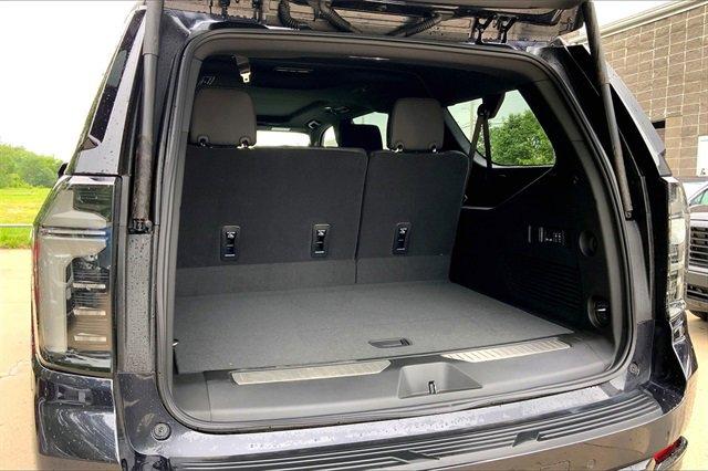 2025 Chevrolet Suburban Vehicle Photo in KANSAS CITY, MO 64114-4502