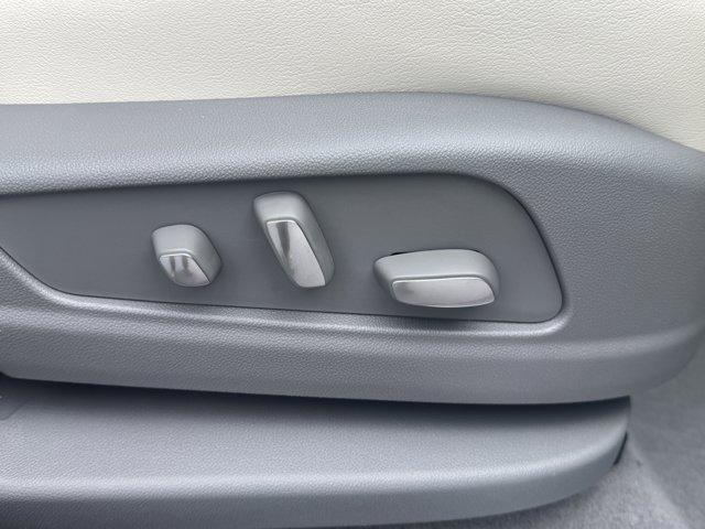 2025 Cadillac XT5 Vehicle Photo in LEOMINSTER, MA 01453-2952