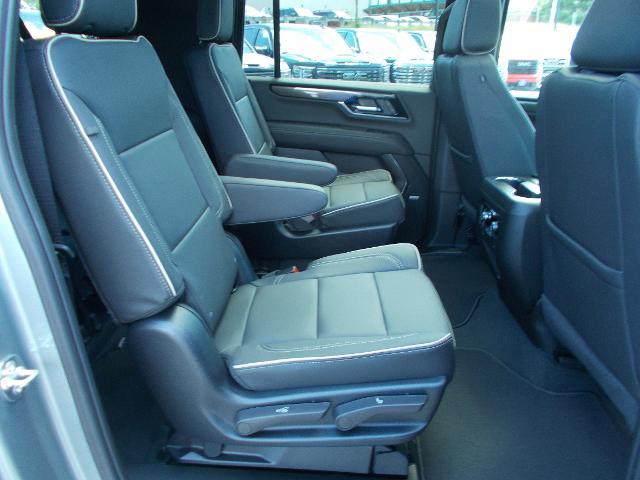 2025 GMC Yukon XL Vehicle Photo in LOWELL, MA 01852-4336