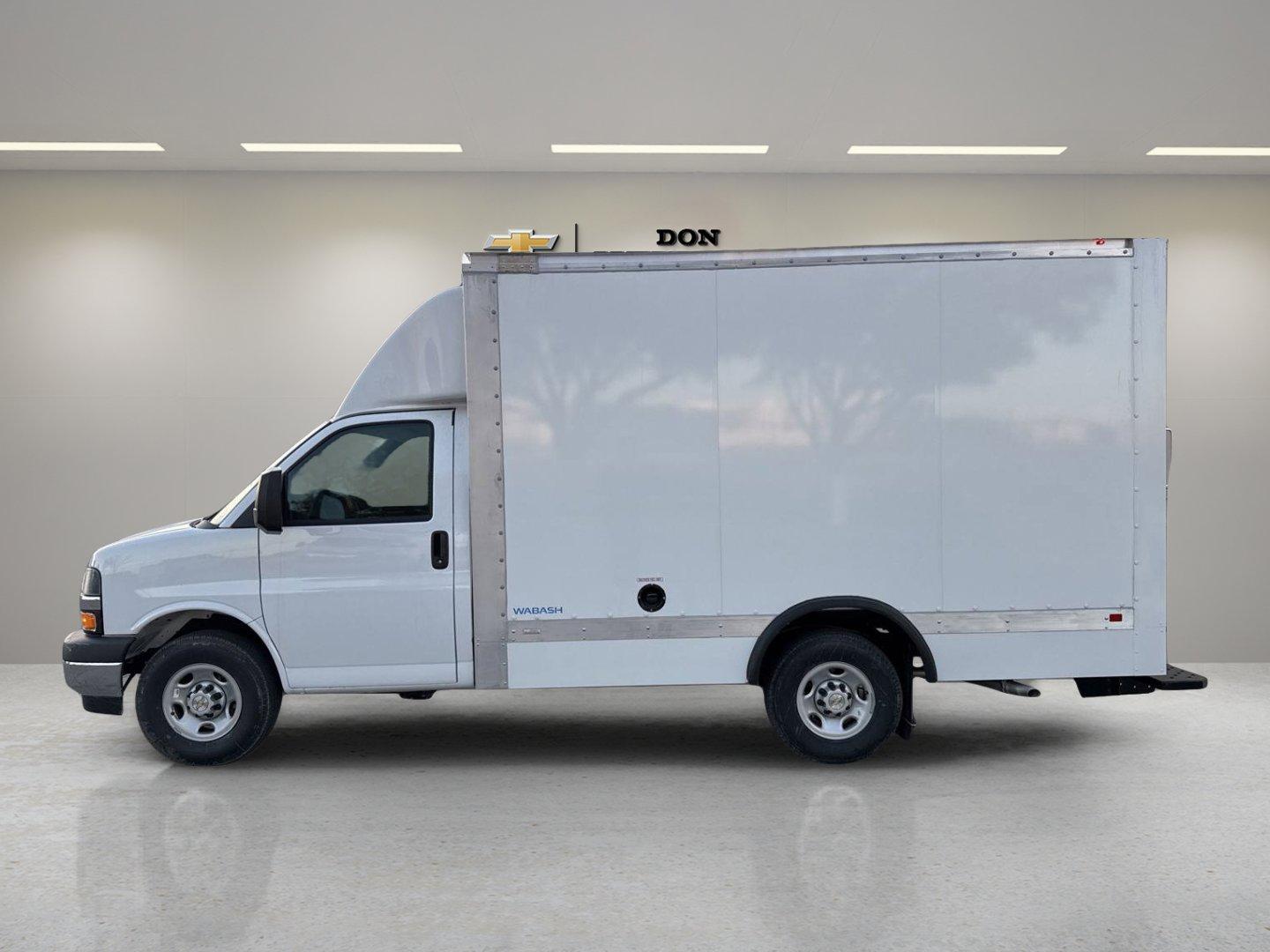 2024 Chevrolet Express Cutaway 3500 Vehicle Photo in GEORGETOWN, TX 78626-7508
