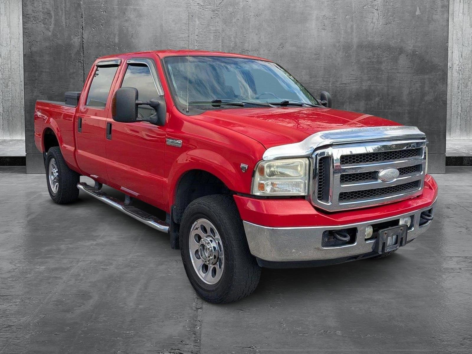 2005 Ford Super Duty F-350 SRW Vehicle Photo in Panama City, FL 32401