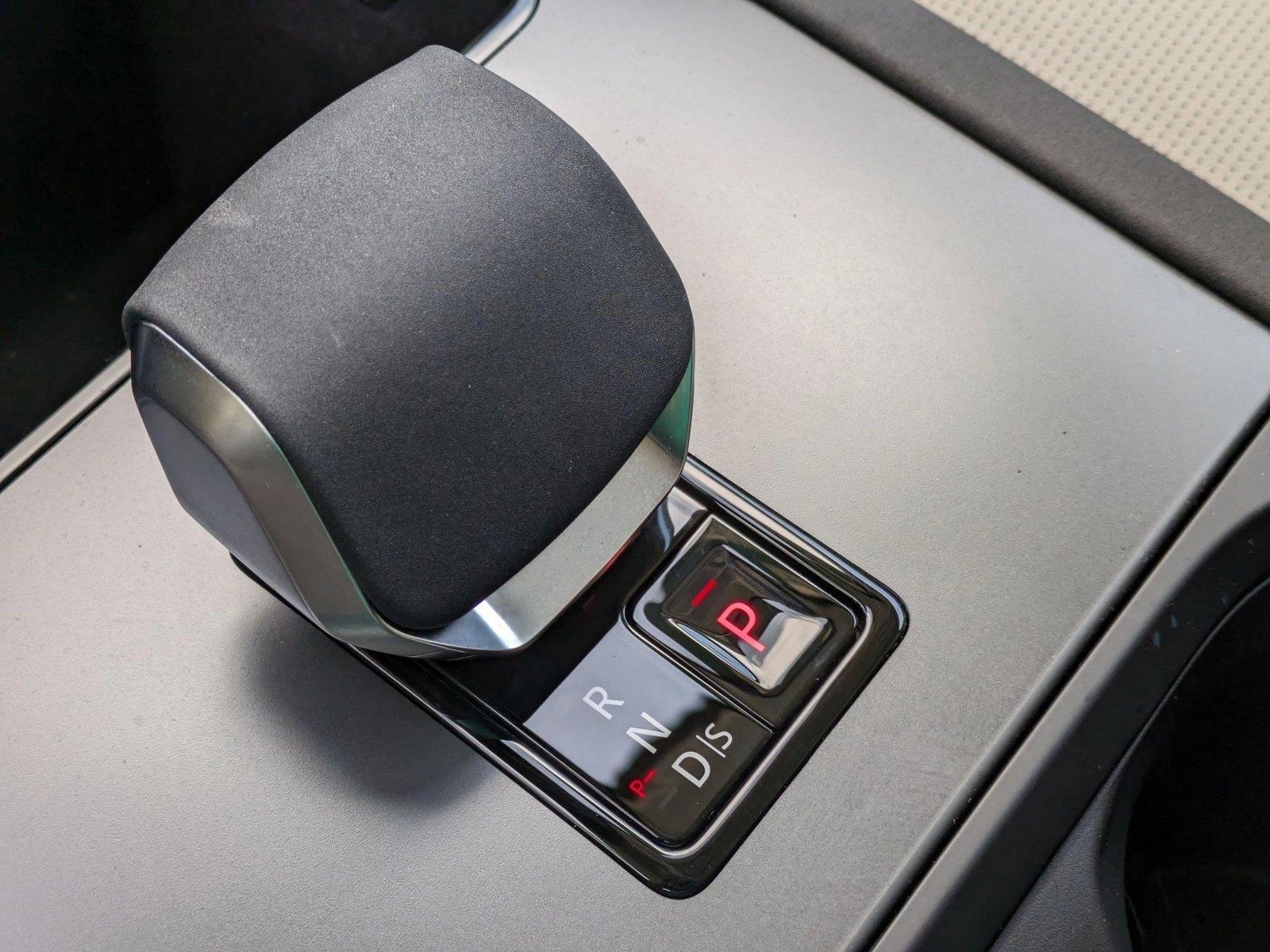 2025 Land Rover Discovery Sport Vehicle Photo in Bethesda, MD 20852