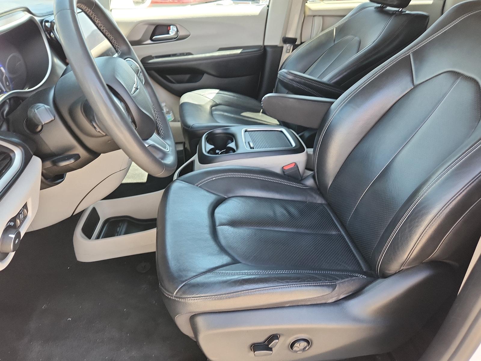 2022 Chrysler Pacifica Vehicle Photo in Albuquerque, NM 87110