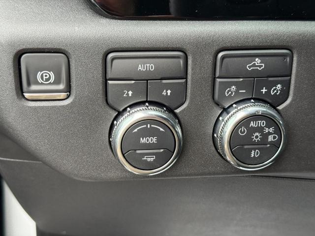 2025 GMC Sierra 1500 Vehicle Photo in COLUMBIA, MO 65203-3903