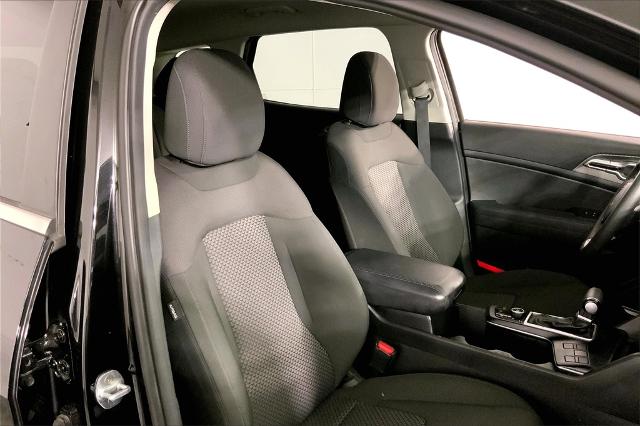 2023 Kia Sportage Vehicle Photo in Lees Summit, MO 64086
