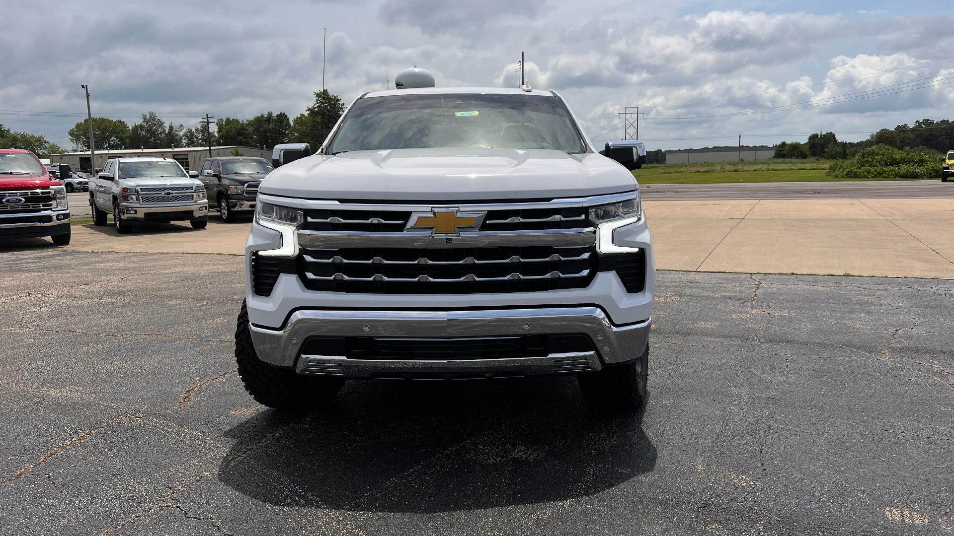 Used 2023 Chevrolet Silverado 1500 LTZ with VIN 1GCUDGE8XPZ137806 for sale in Salem, IL