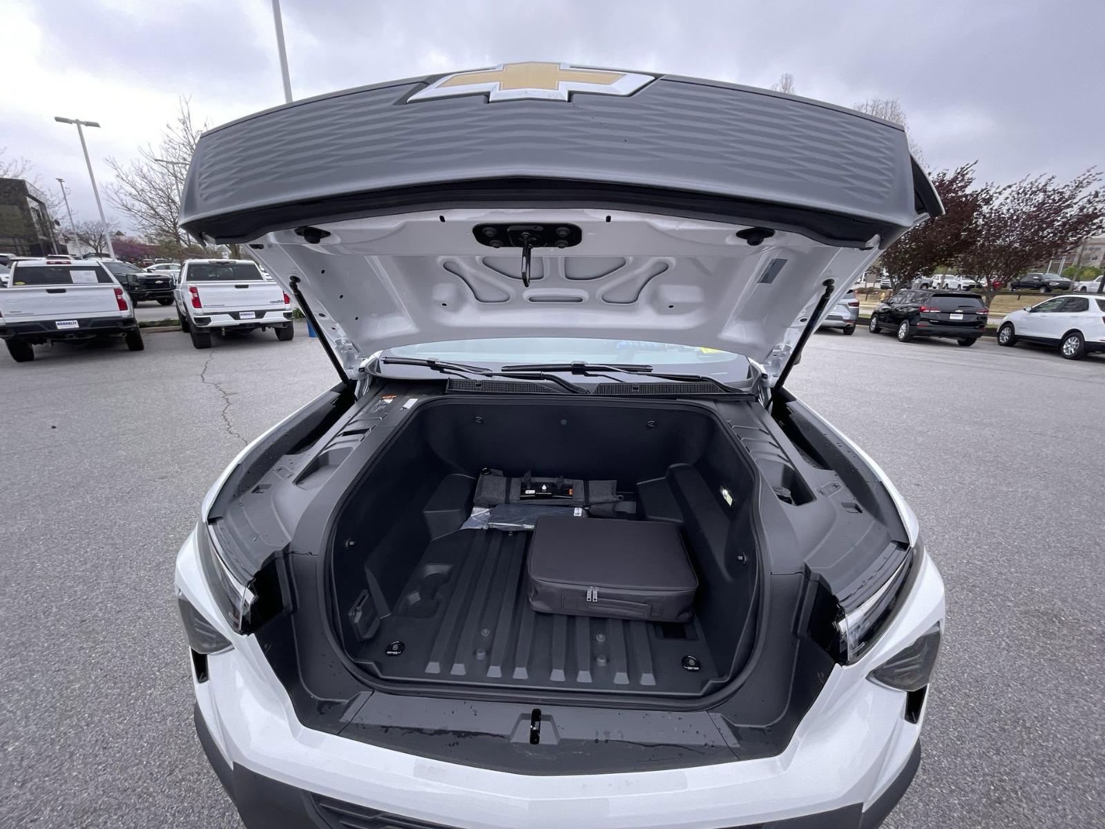 2024 Chevrolet Silverado EV Vehicle Photo in BENTONVILLE, AR 72712-4322