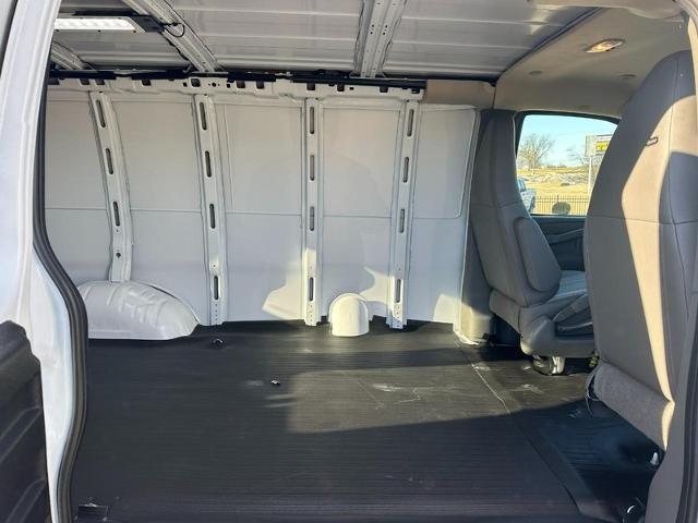 2024 Chevrolet Express Cargo 2500 Vehicle Photo in COLUMBIA, MO 65203-3903