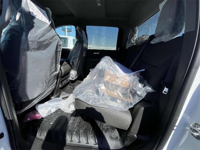2024 Chevrolet Silverado 3500 HD Chassis Cab Vehicle Photo in ALCOA, TN 37701-3235